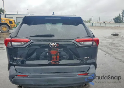 2020 Toyota Rav4 Xle z USA, uszkodzony, nr VIN 2T3W1RFV7LC050989